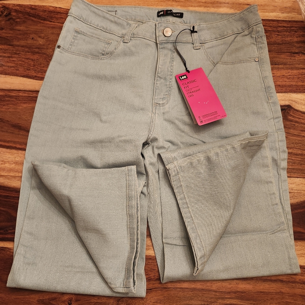Lee Classic Fit Light Blue Jeans - Picture 9 of 15